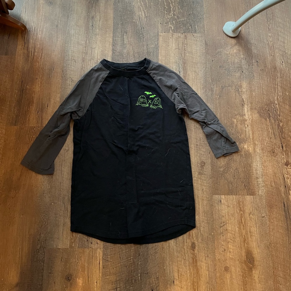 Thirty-two baseball tee